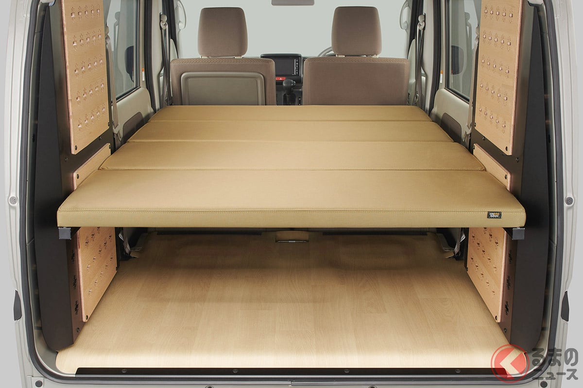 睡在輕型貨車裡!