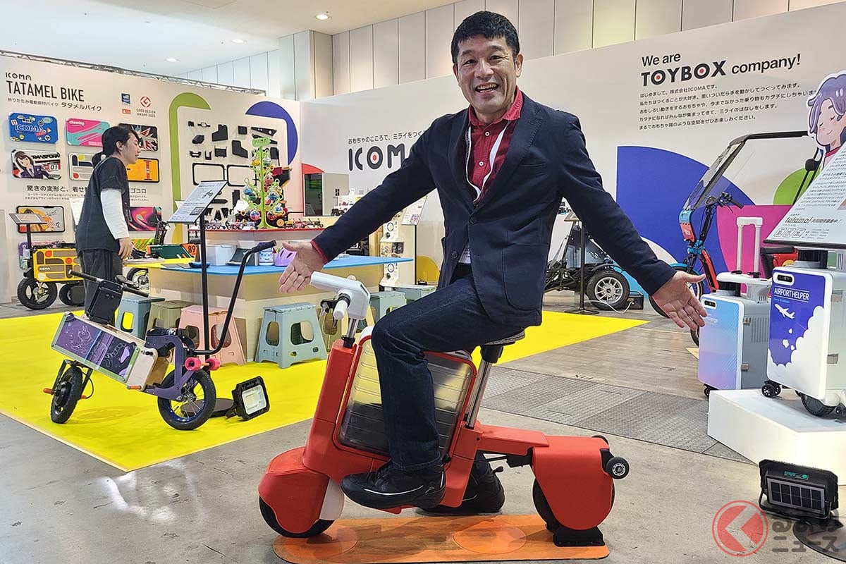 ICOMAのロボティクスモビリティtatamo!。 身長172cmのボクが跨るとこんなサイズ感です