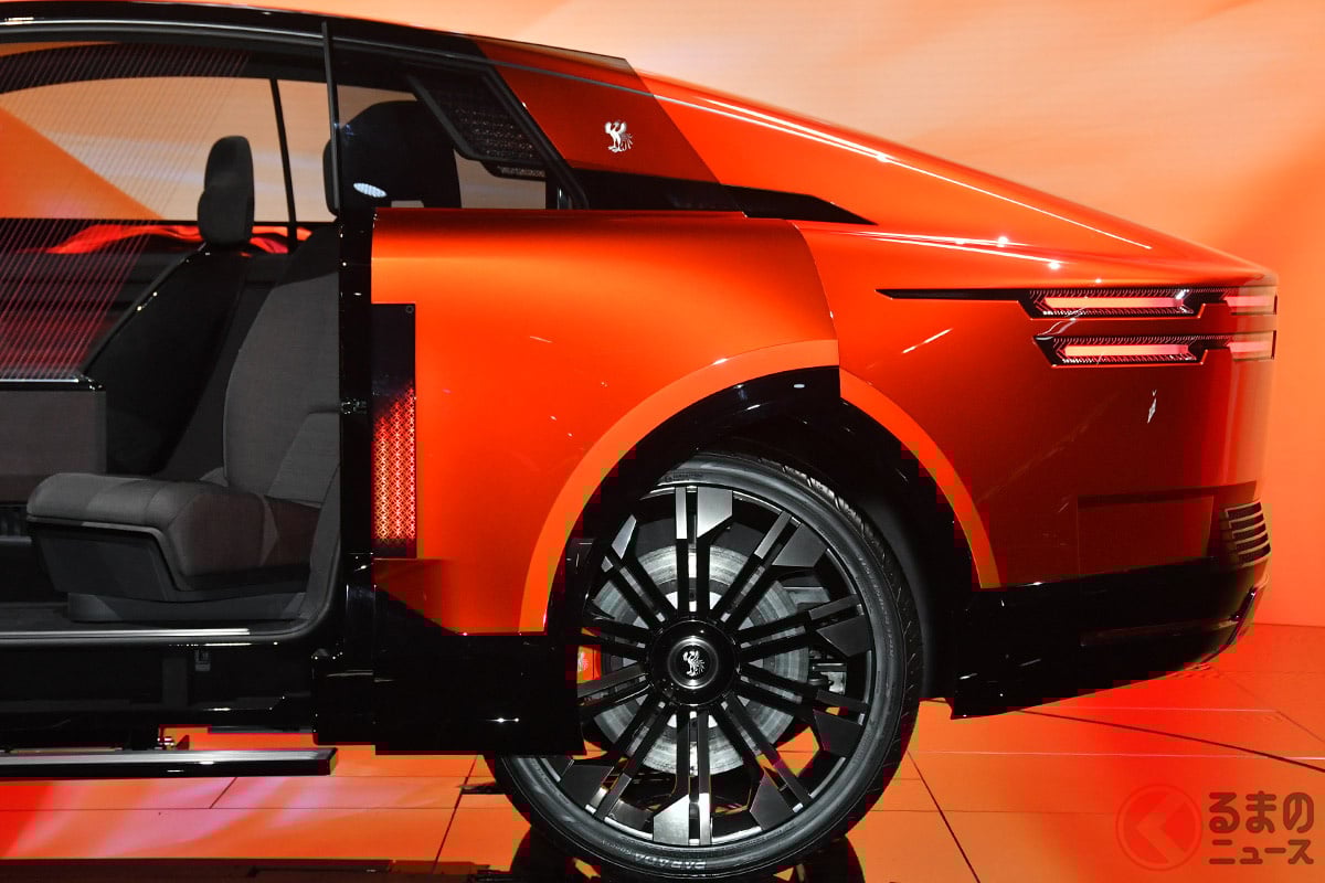 クーペボディに斬新スライドドア採用!