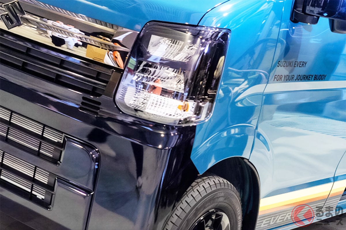 這款運動感十足的黑色塗裝太酷了!