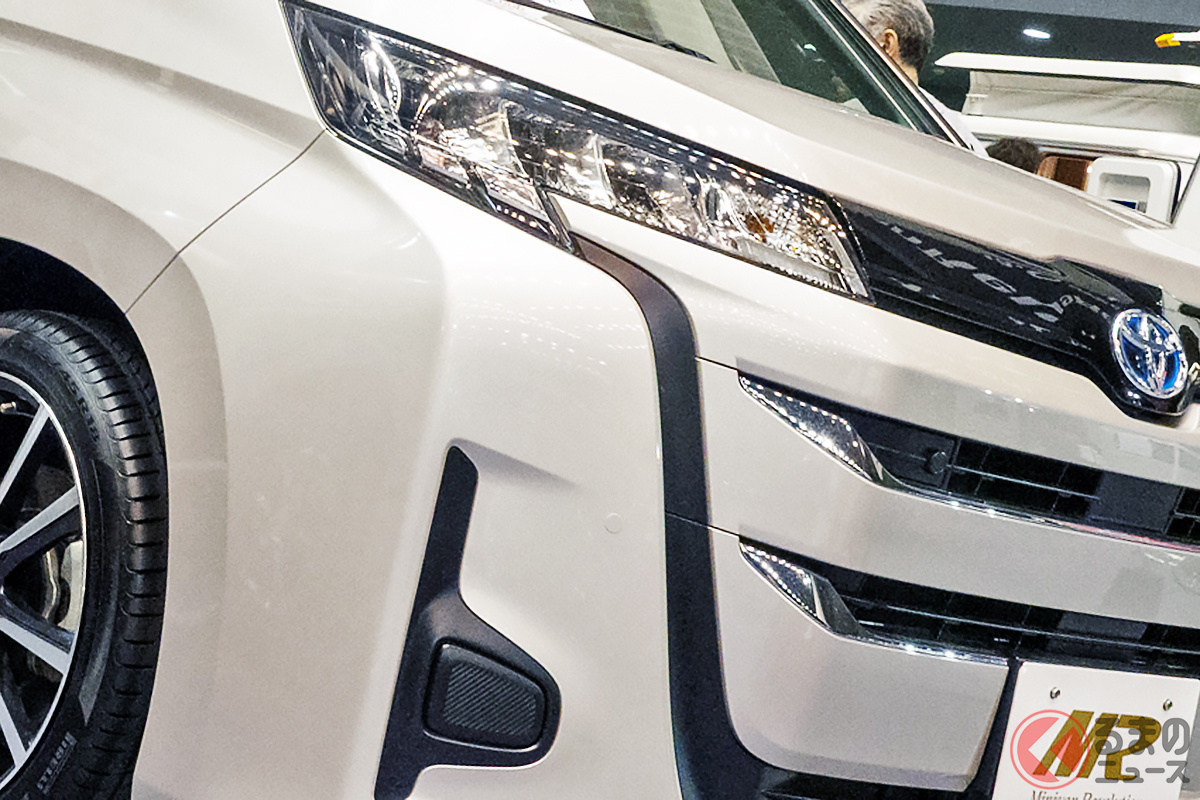 トヨタの人気ミニバン「ノア」に「大人4人」寝られる!?