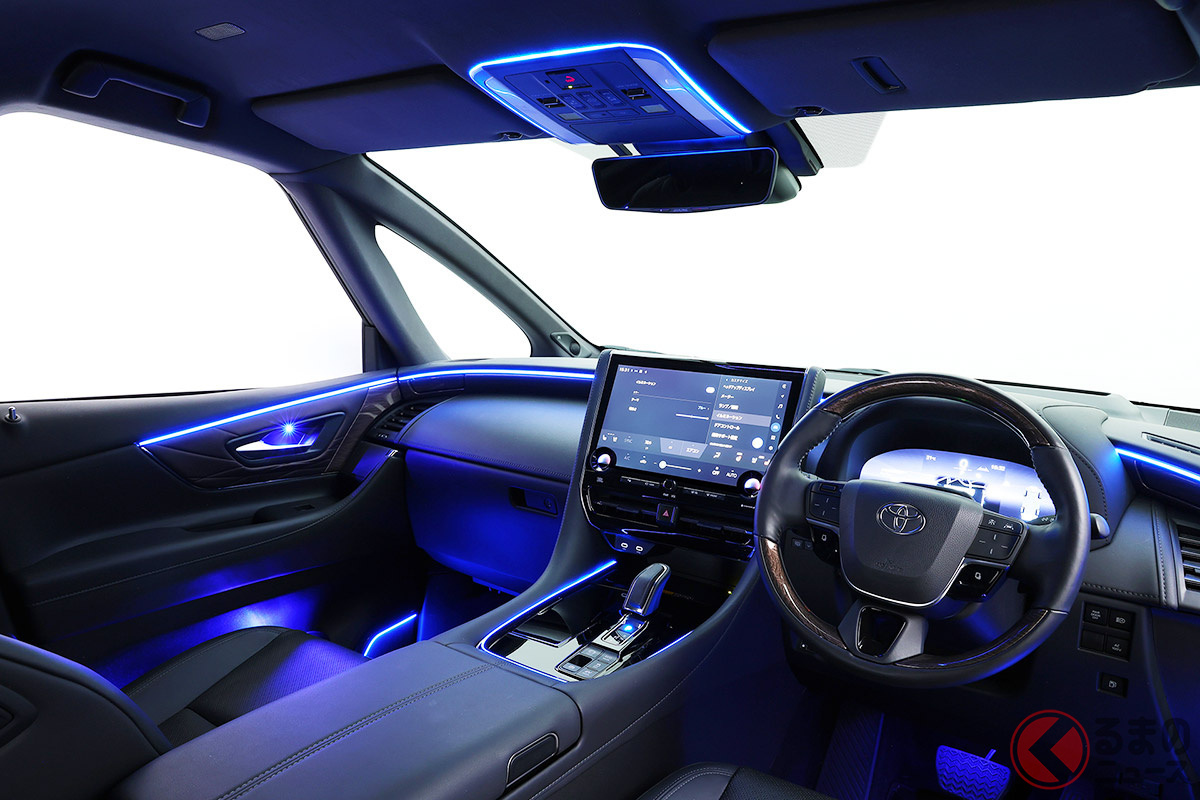 「アルファード」の車内がめちゃ光る!