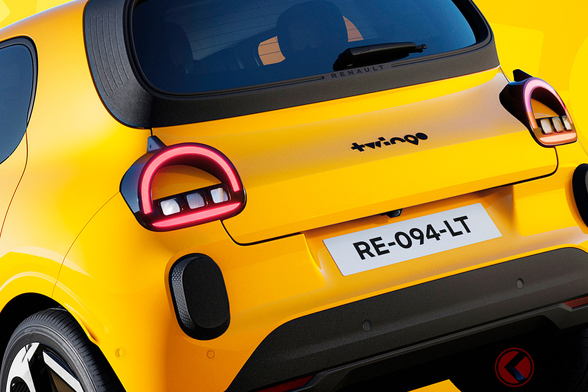 ルノーが発表した新型「トゥインゴE-Techエレクトリック」。リアデザインは、往年のトゥインゴらしい“丸み”をモダンに再解釈