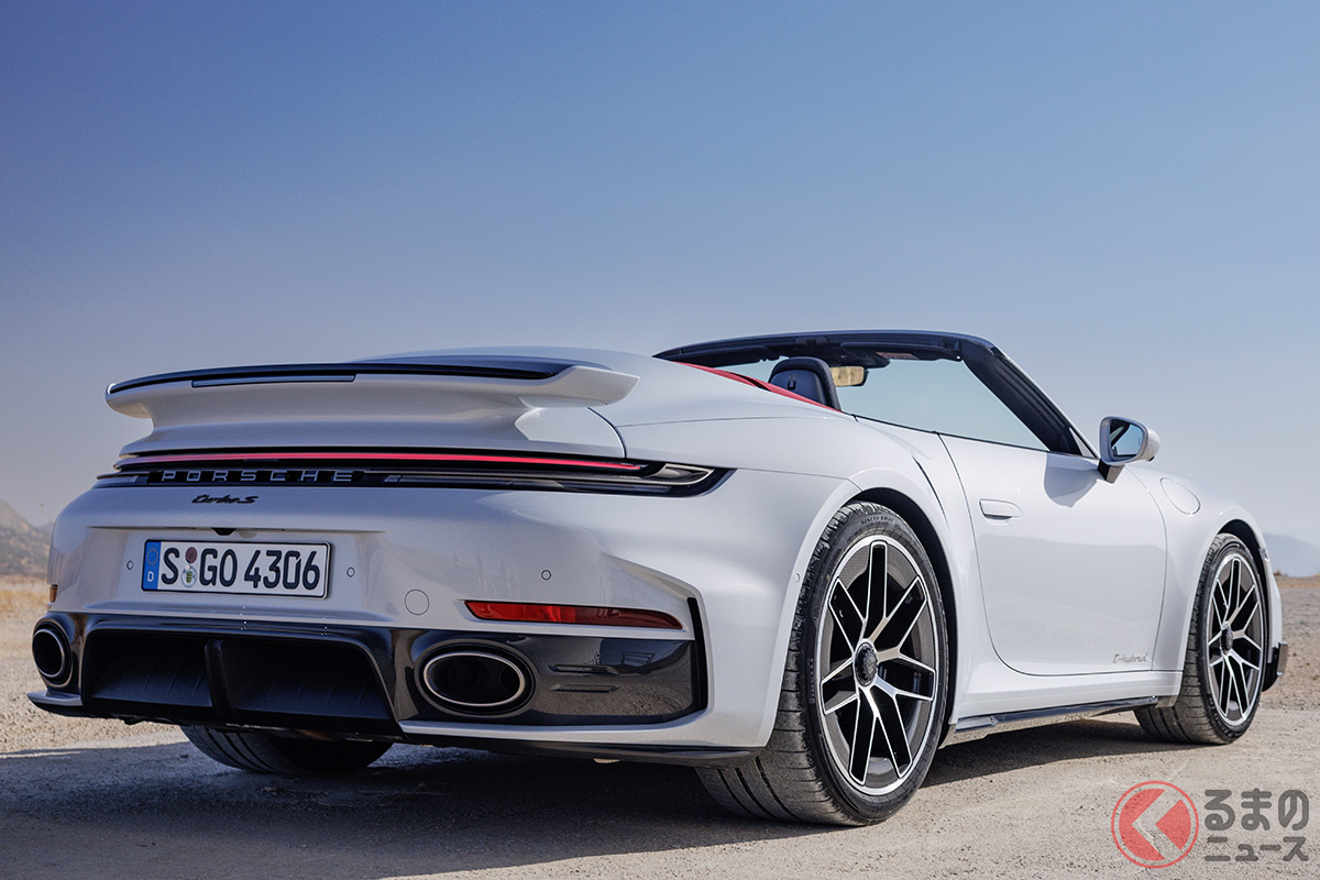 911ターボS カブリオレはクーペより85kg重いものの、圧倒的な加速力はそのまま。オープンならではの爽快感が魅力