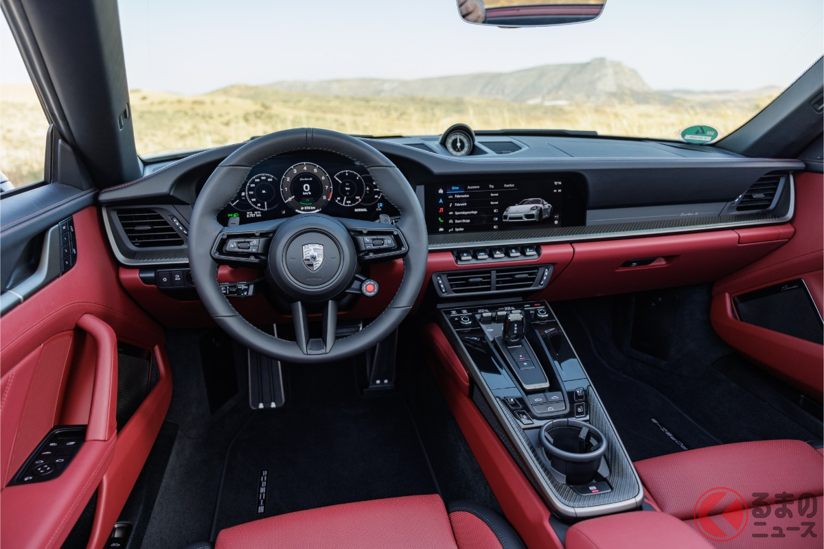 インテリアは最新世代のレイアウトを採用。12.6インチの曲面ディスプレイが視認性と先進感を高めている