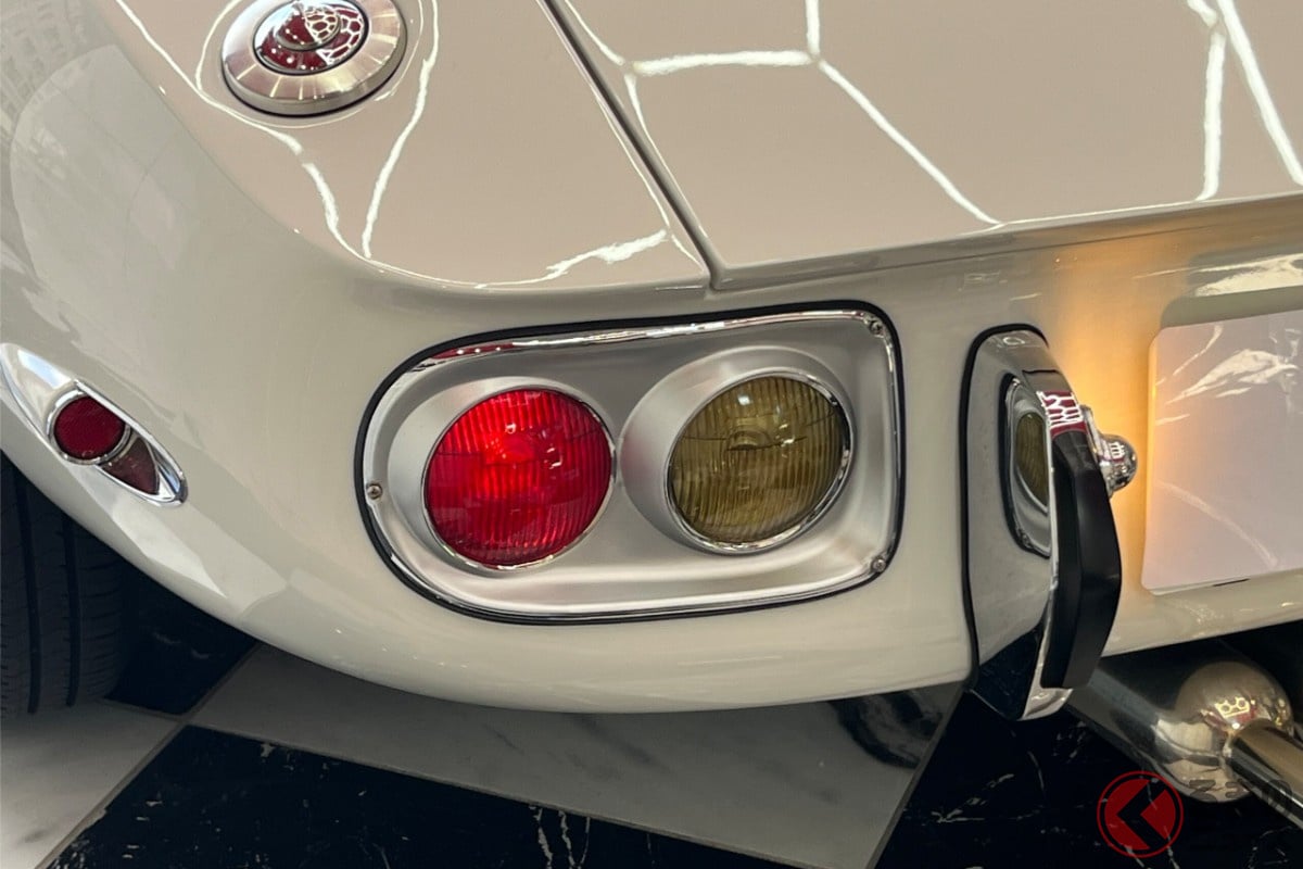 中古車販売店で販売中のトヨタ「2000GT」のレプリカ「ロッキー3000GT」(画像提供:AUTO SHOP クイーン)