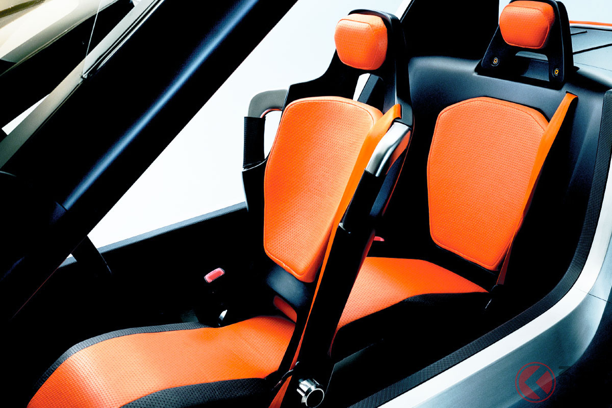 スズキ斬新「“前後”2人乗り」軽自動車がスゴイ！