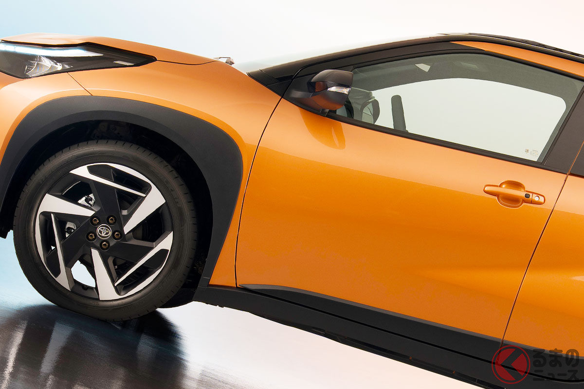 トヨタ新型「ちいさな“SUV”」に注文殺到！
