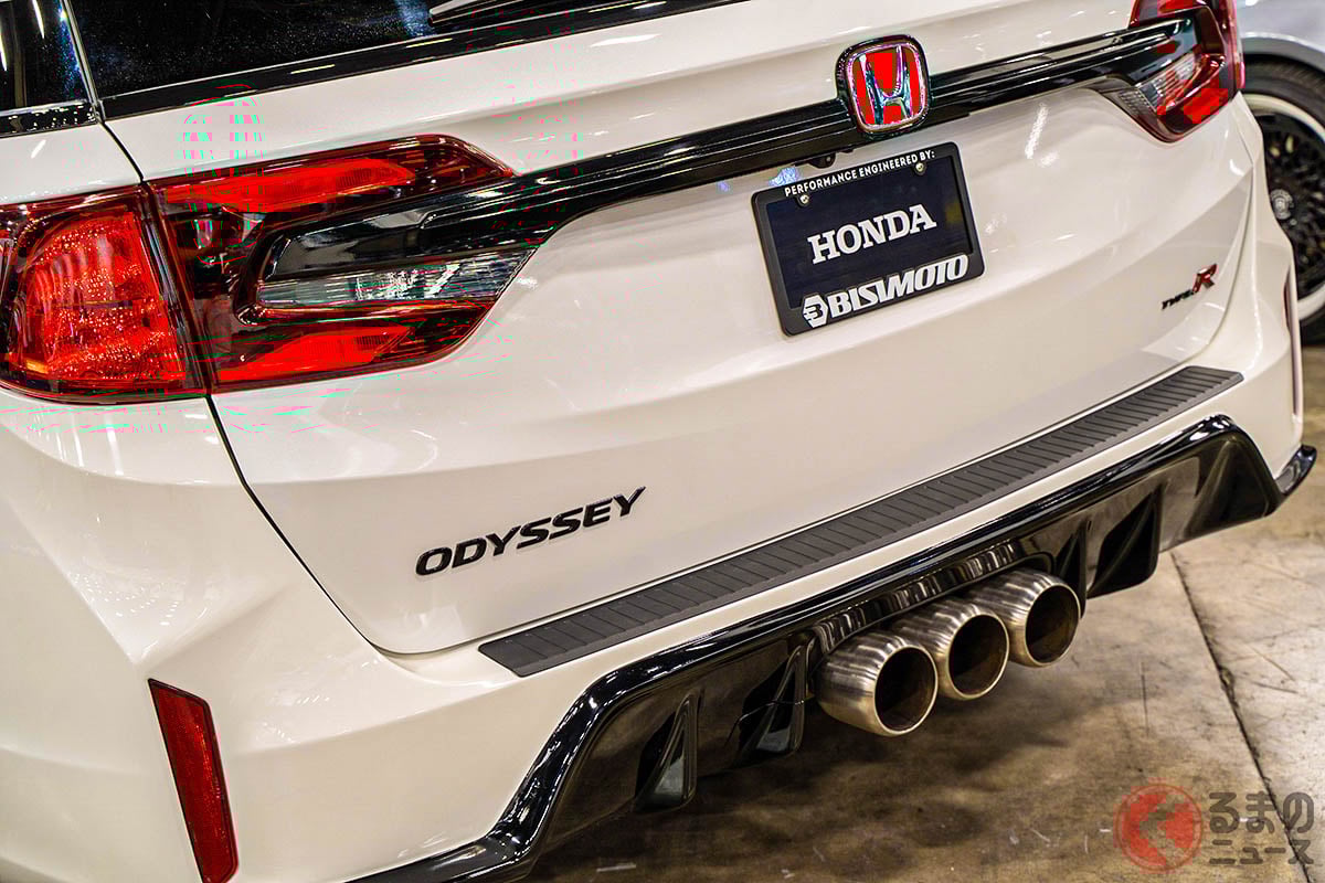 まさかの3本出しマフラー!(撮影:加藤ヒロト)