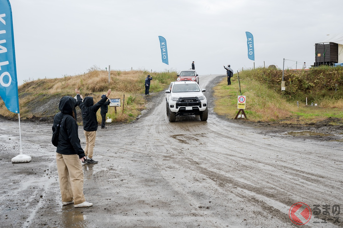 イベント会場を後にする参加者