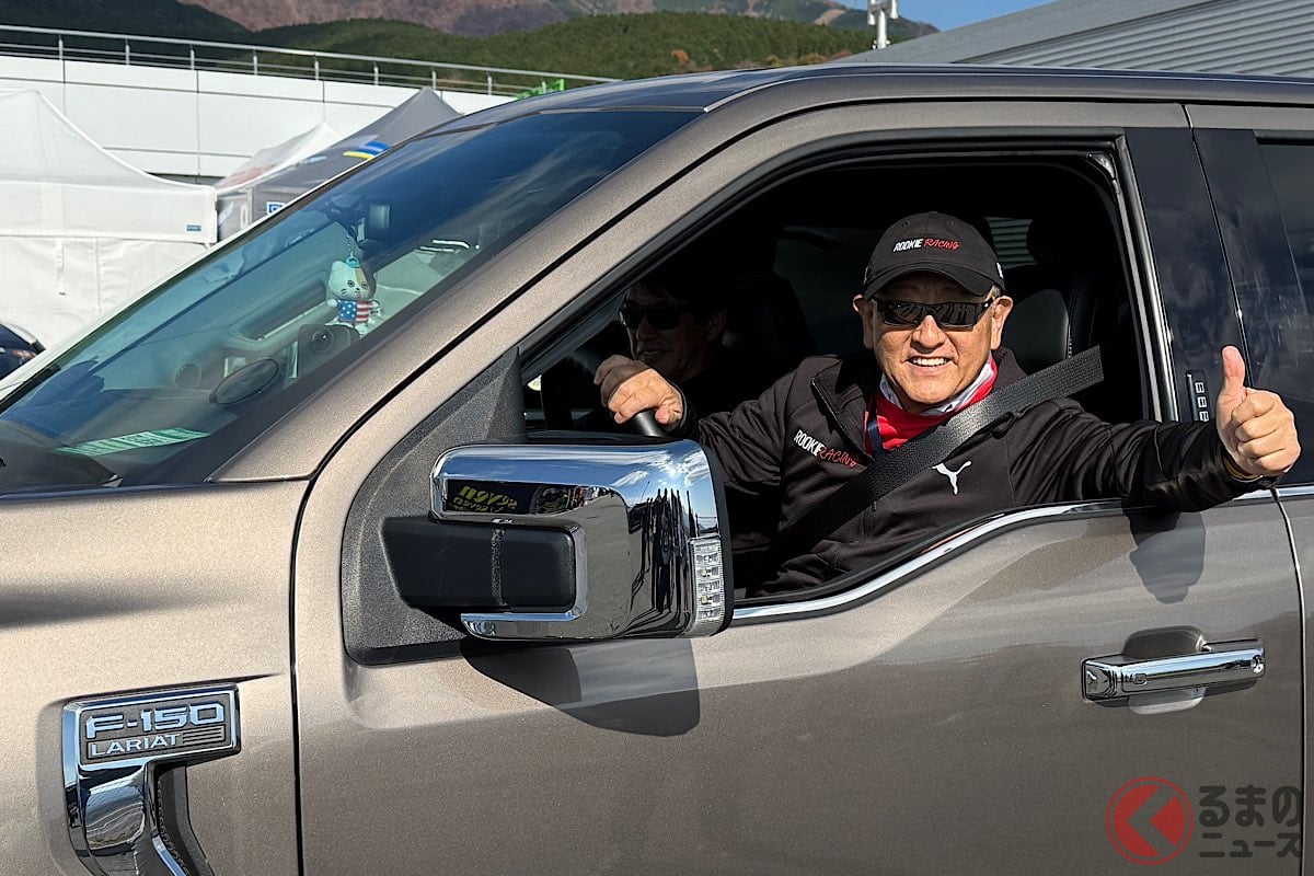 フォード「F-150」を運転する日本自動車会議所の豊田章男会長(撮影:くるまのニュース編集部)