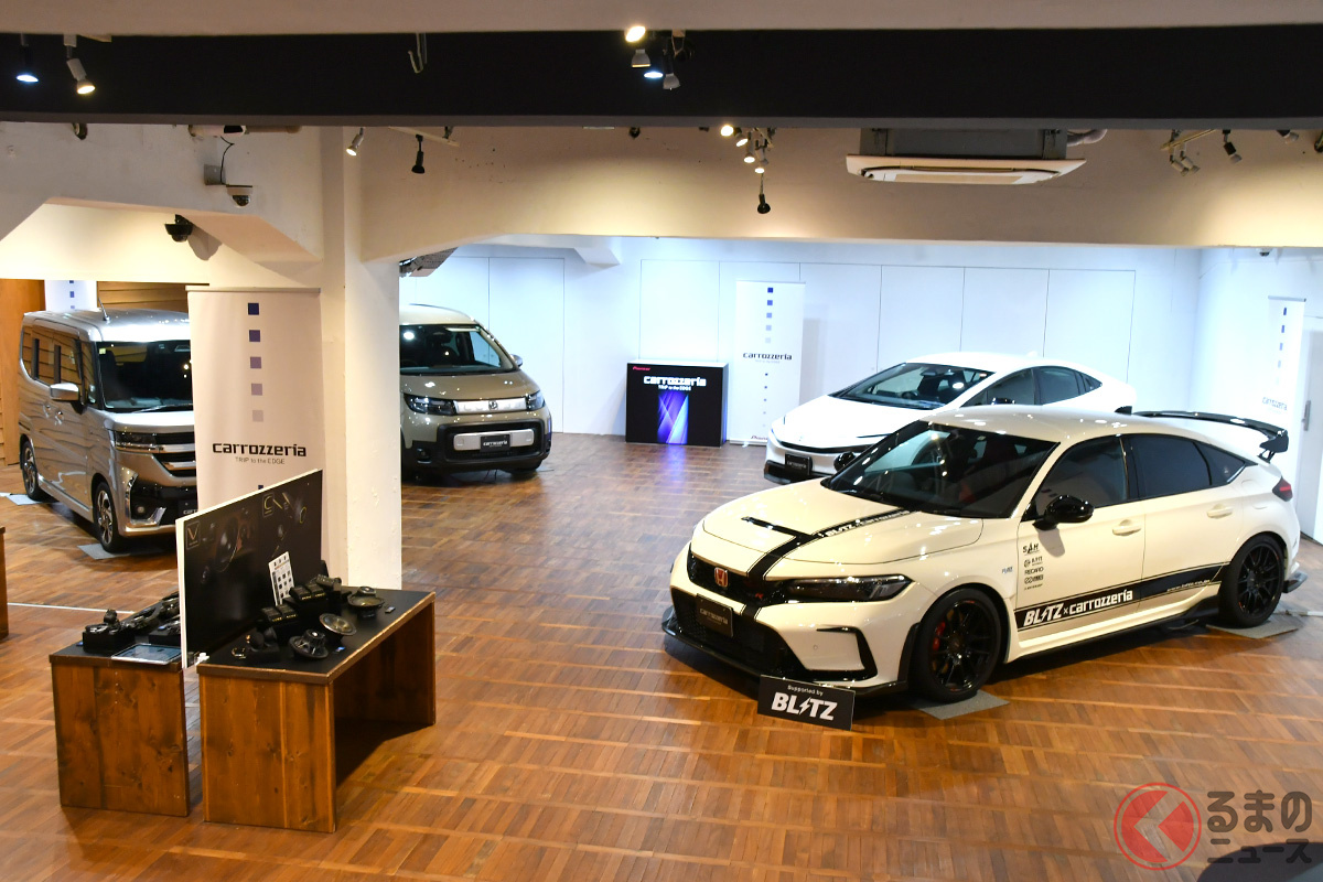 「カロッツェリア」の2025年冬の新商品を搭載したデモカー。画像のクルマのほか、ランドクルーザー250を含めた計5台のデモカーを体験した