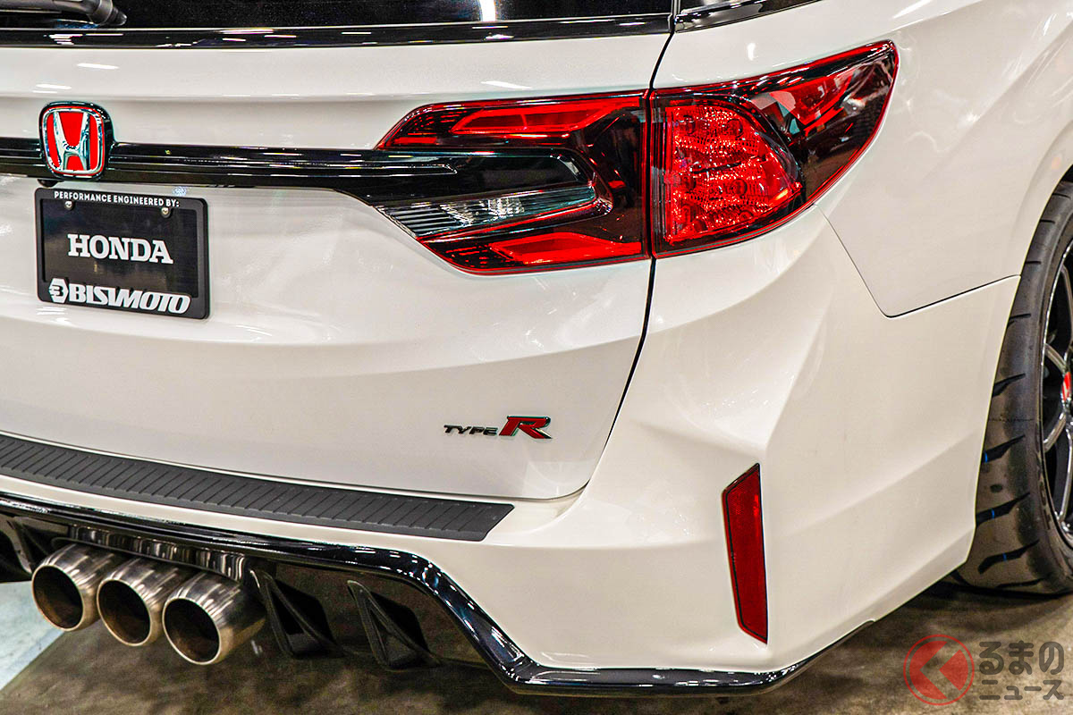 まさかの3本出しマフラーにインパネシフト採用!(撮影:加藤ヒロト)