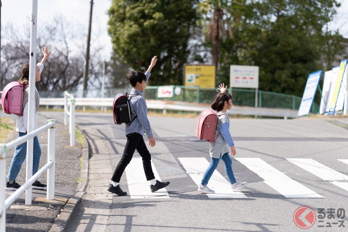 信号のない横断歩道、人がいる場合は一時停止を！（画像はイメージ、IYO／PIXTA）