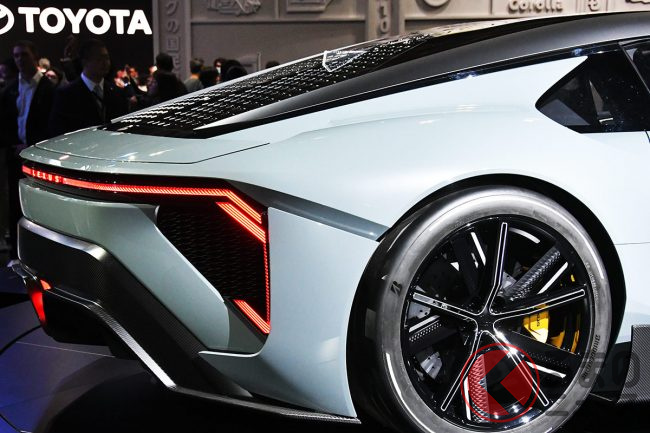 トヨタ新型「スポーツカー」世界初公開に反響殺到！ 伝説の「2000GT