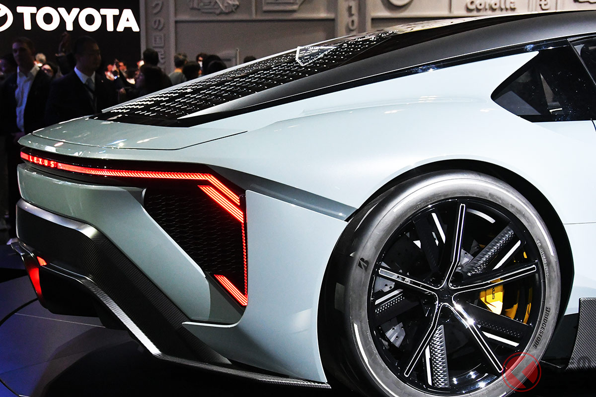 トヨタ「新型スポーツ車」世界初公開へ！ 写真はジャパンモビリティショー2025で公開された「LEXUS Sport Concept」