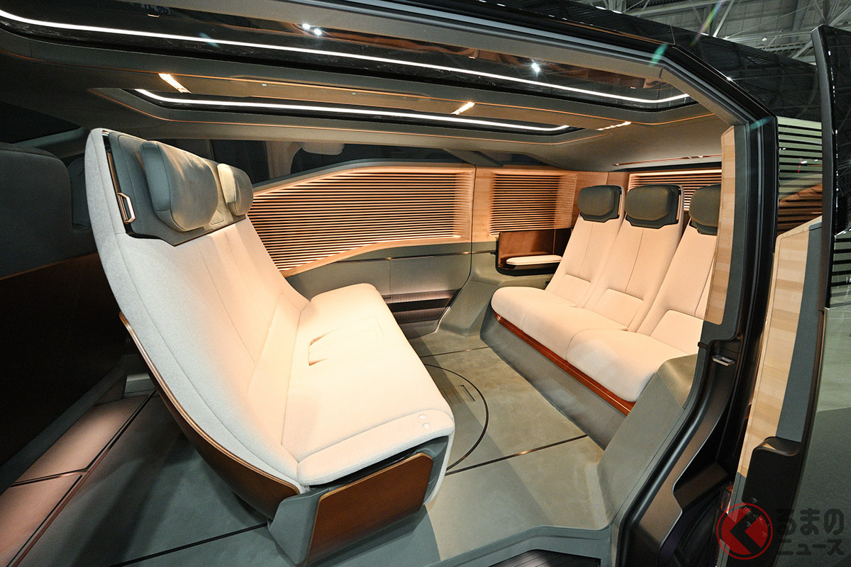 クルっと回る斬新シート！