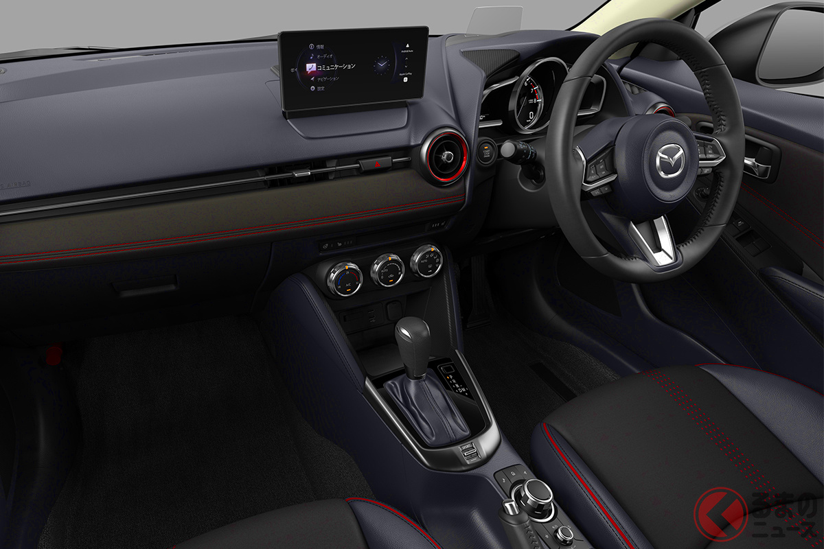 赤いアクセントが目を惹く高級感ある内装もイイ!