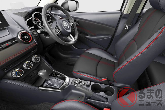 マツダ新「コンパクトカー」発表！ 専用の外装＆「本革の豪華内装」が