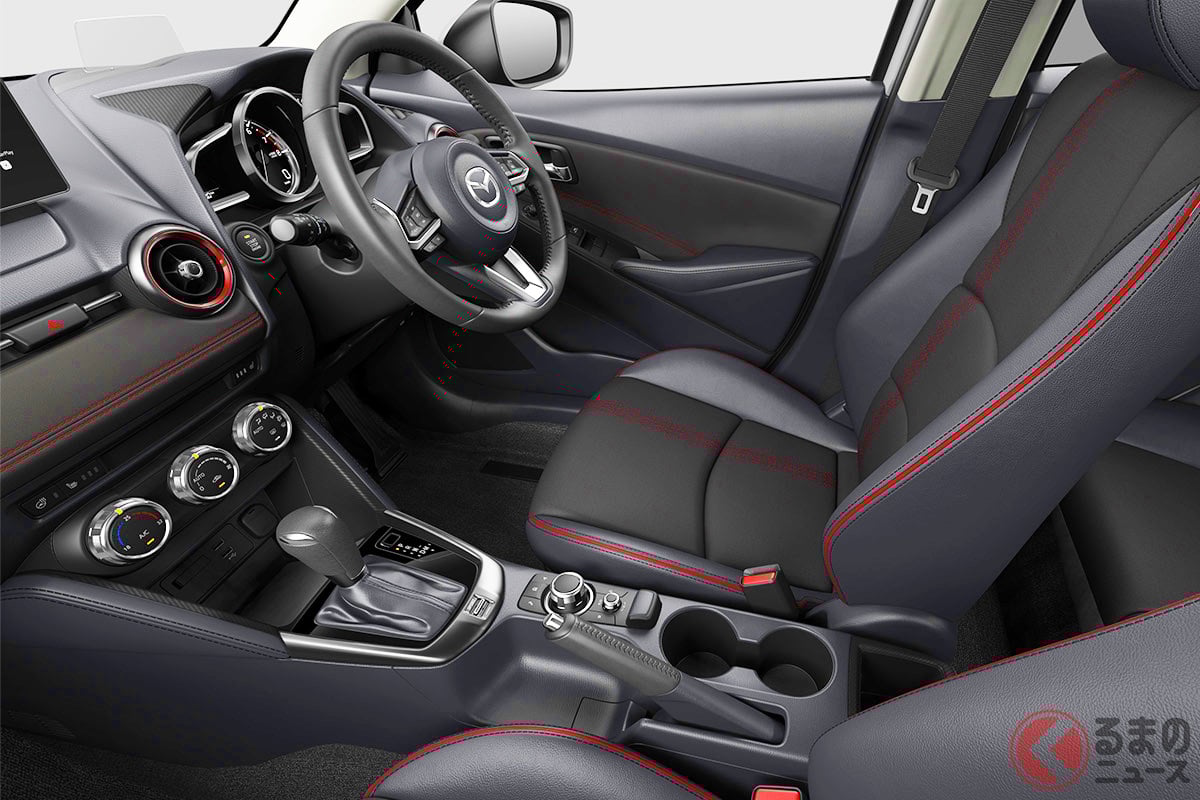 赤いアクセントが目を惹く高級感ある内装もイイ!