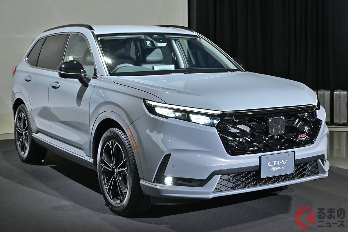 シンプルな水平基調のフォルムをベースに力強い造形を採用した新型「CR-V e:HEV」