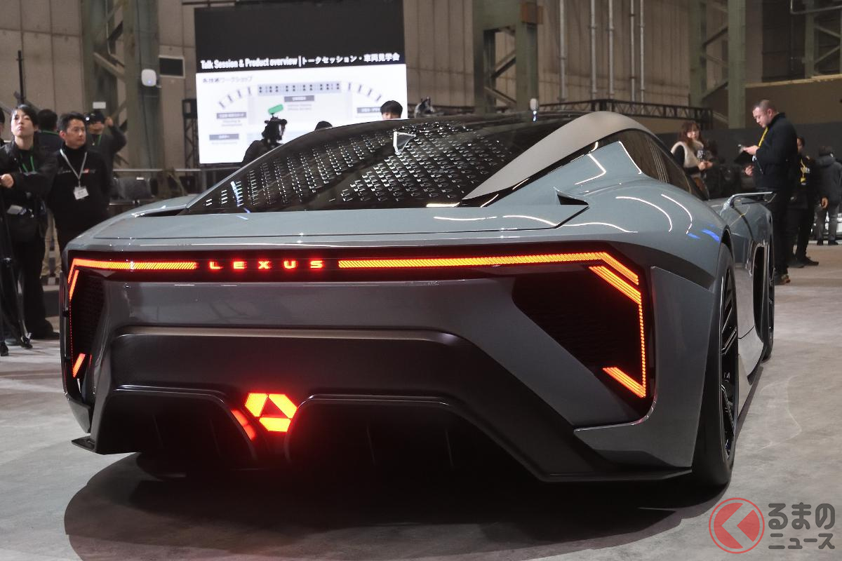 「LFA Concept」のエキゾースト部分はLFAの造形を継承している