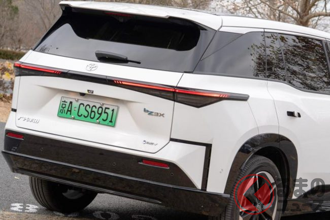 新車約225万円！ トヨタ「RAV4級SUV」が凄かった！ 3グレード用意の