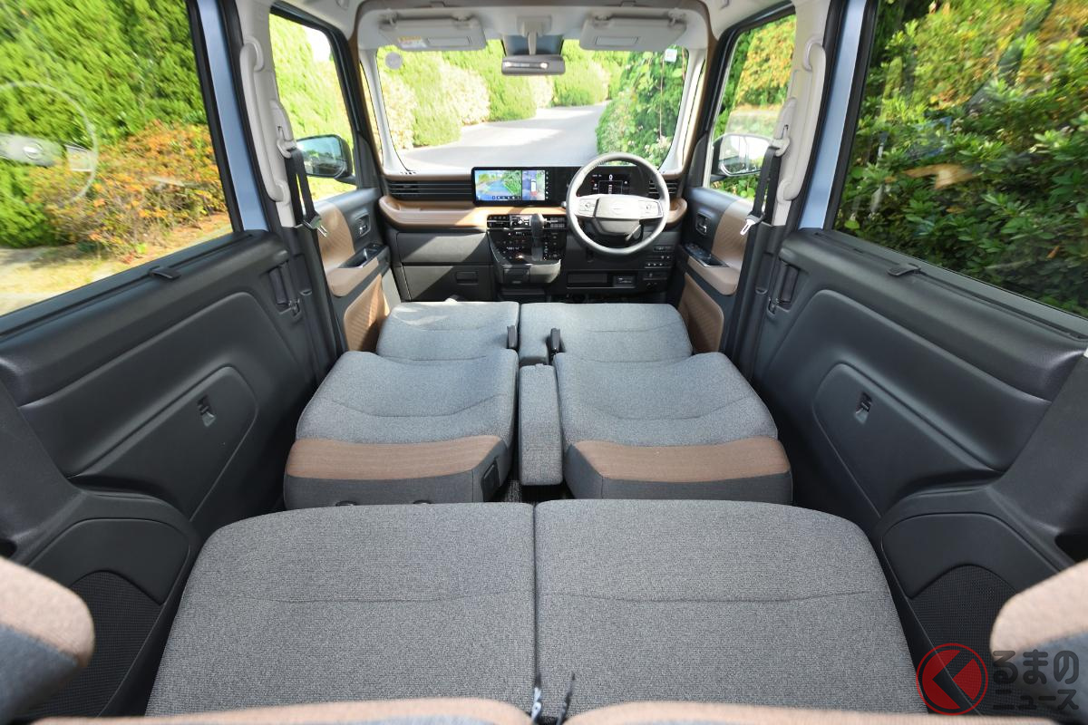 クラストップの室内長はもちろん、開放感のあるデザインや多種多様なシートレイアウトも魅力の1つ（写真：日産「ルークス Gターボ プロパイロットエディション」[インテリアカラー：チャコールグレー]）