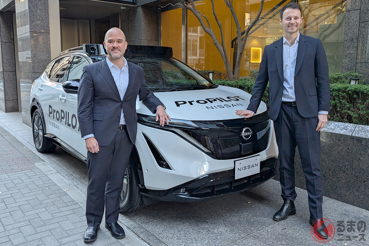 日産のイヴァン・エスピノーサCEO（左）とWayveのアレックス・ケンダルCEO（右）