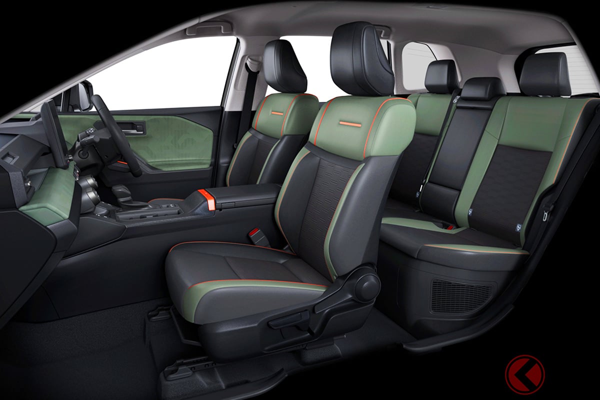 専用色ミネラルの内装がタフ感あってカッコイイ!