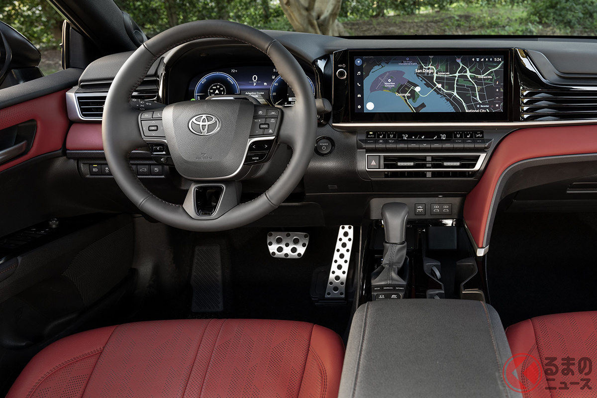 ハンドル位置は…どうなる!?［画像は北米仕様のトヨタ「カムリ」最新モデル］
