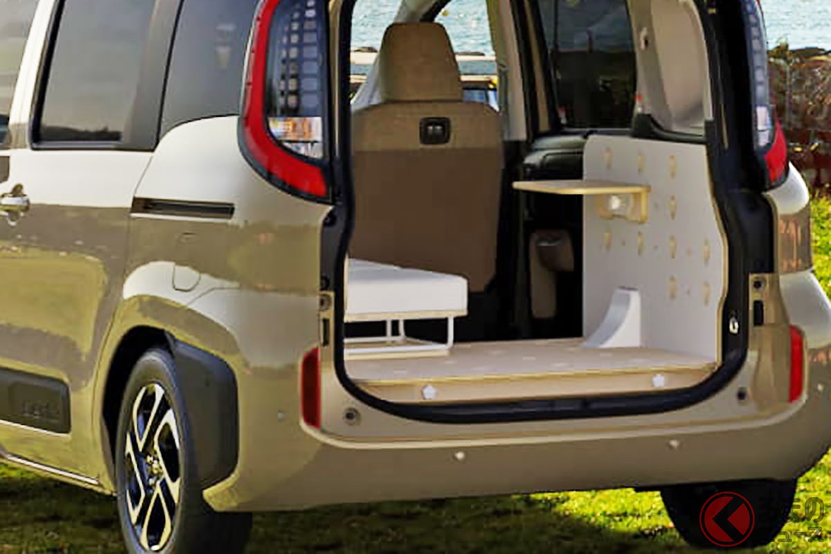 トヨタの人気コンパクトミニバンが「お部屋」に大変身!?