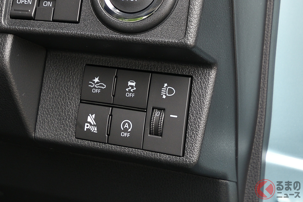 ハンドル周辺にヘッドライトの角度を調整するダイヤルが付いている（画像はダイハツ・ムーヴ）