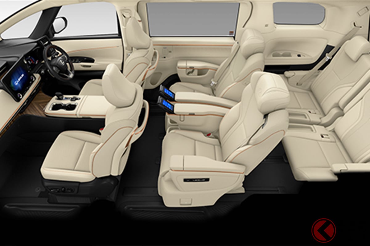 豪華な内装はブラックのほかにもソリスホワイトが選択可能!