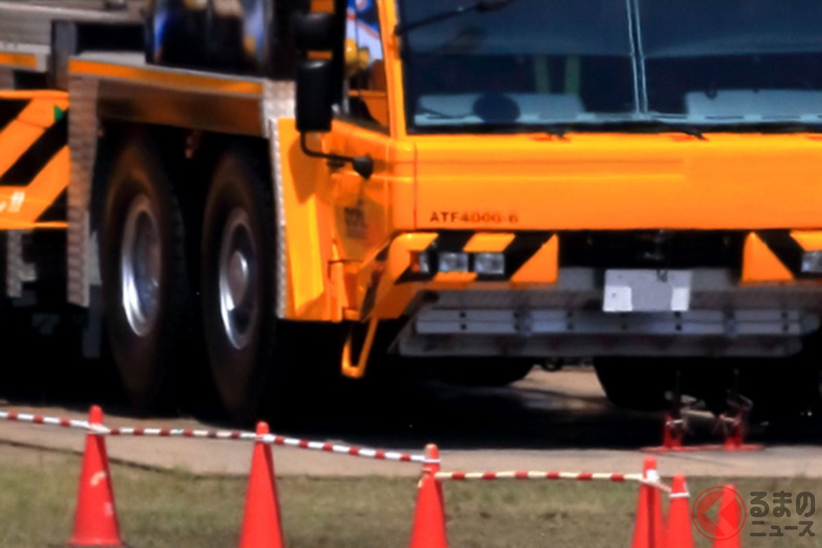 重量物をはこぶ車両のイメージ(画像:ASARI/PIXTA(ピクスタ)・イメージです。今回の事案とは無関係です)