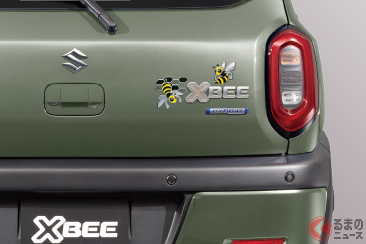 スズキ「新型クロスビー」のデコステッカー(画像:スズキ公式サイトより)