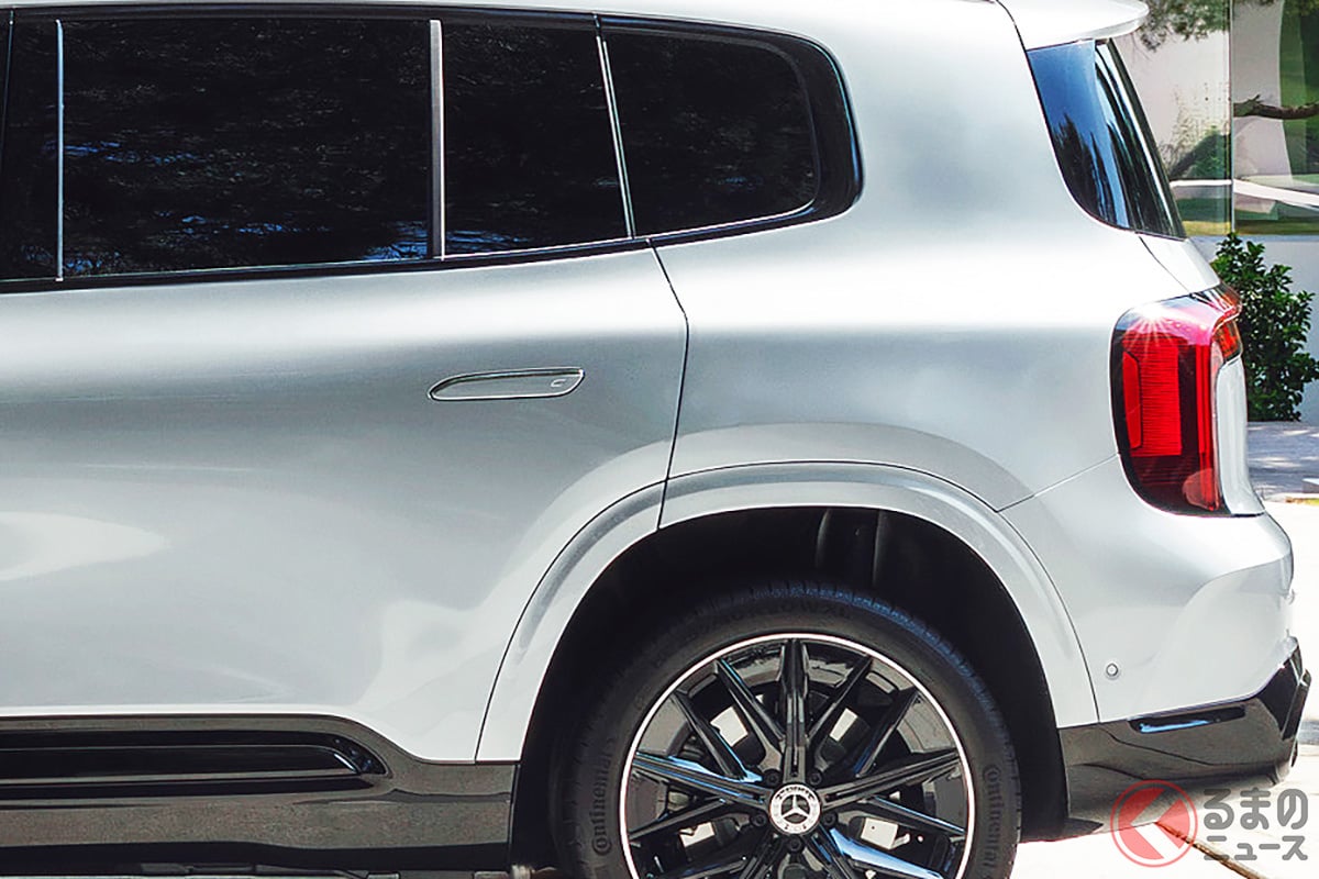 世界初公開された新型「GLB」。全長は4732mmと、従来モデル(4640mm)から約90mm拡大された