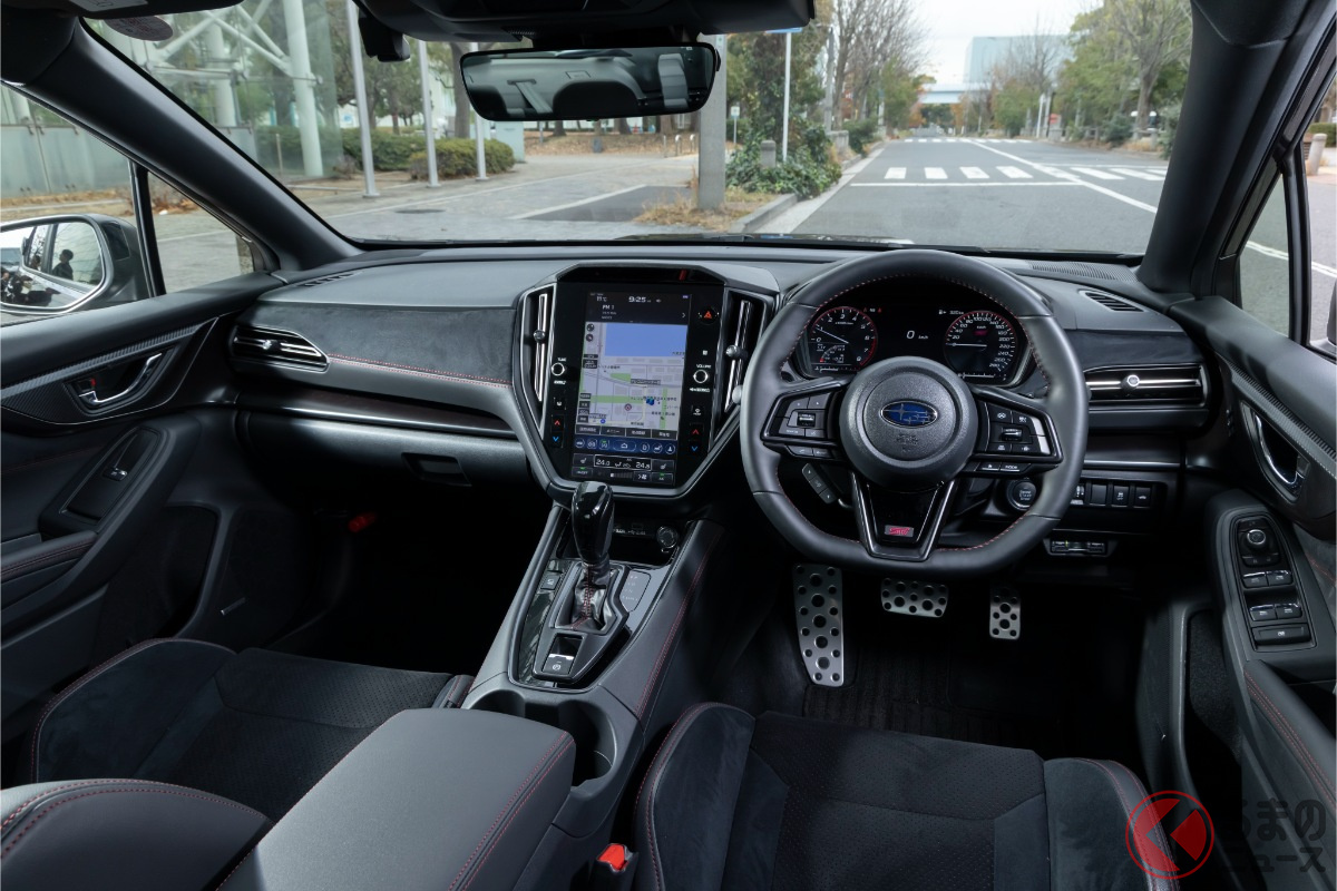 WRX S4のインテリアは大型センターディスプレイや視界の良さなど、スバルらしい機能性を維持しつつ、STIロゴ入りのレカロ製スポーツシートでドライバーを強固にホールドする（Photo：Daijiro Kori）