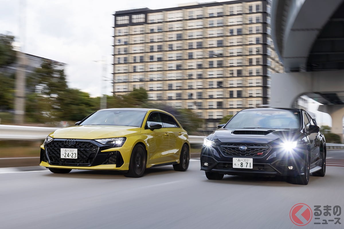 写真左はアウディ「RS 3スポーツバック(消費税込みの車両価格:933万円)」、右はスバル「WRX S4 STI スポーツRブラック リミテッド(価格価格:530万2000円)。価格帯は異なるが、共にニュルブルクリンクで鍛え上げられた「4WD×ターボ」のパッケージを持つ(Photo:Daijiro Kori)
