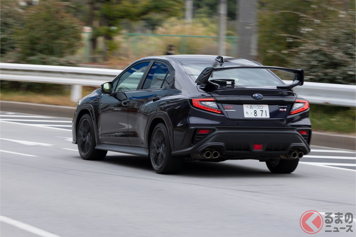 大人の走りを深化させたスバル「WRX S4 STI スポーツRブラック リミテッド」。2.4リッター水平対向4気筒ターボエンジンは275馬力を発揮。数値上のスペック以上に、中回転域からのトルクの厚みが光る(Photo:Daijiro Kori)