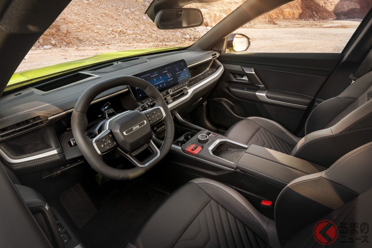 大型ディスプレイを中心にデジタル化を推進しつつ、レベル2相当の運転支援機能を全グレードに標準装備