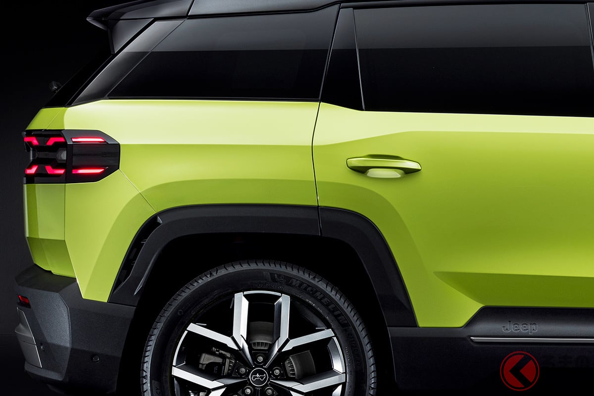 ジープの強みである走破性も健在。Selec-Terrain機能を全グレードに標準装備し、路面状況に応じた走りをサポートします