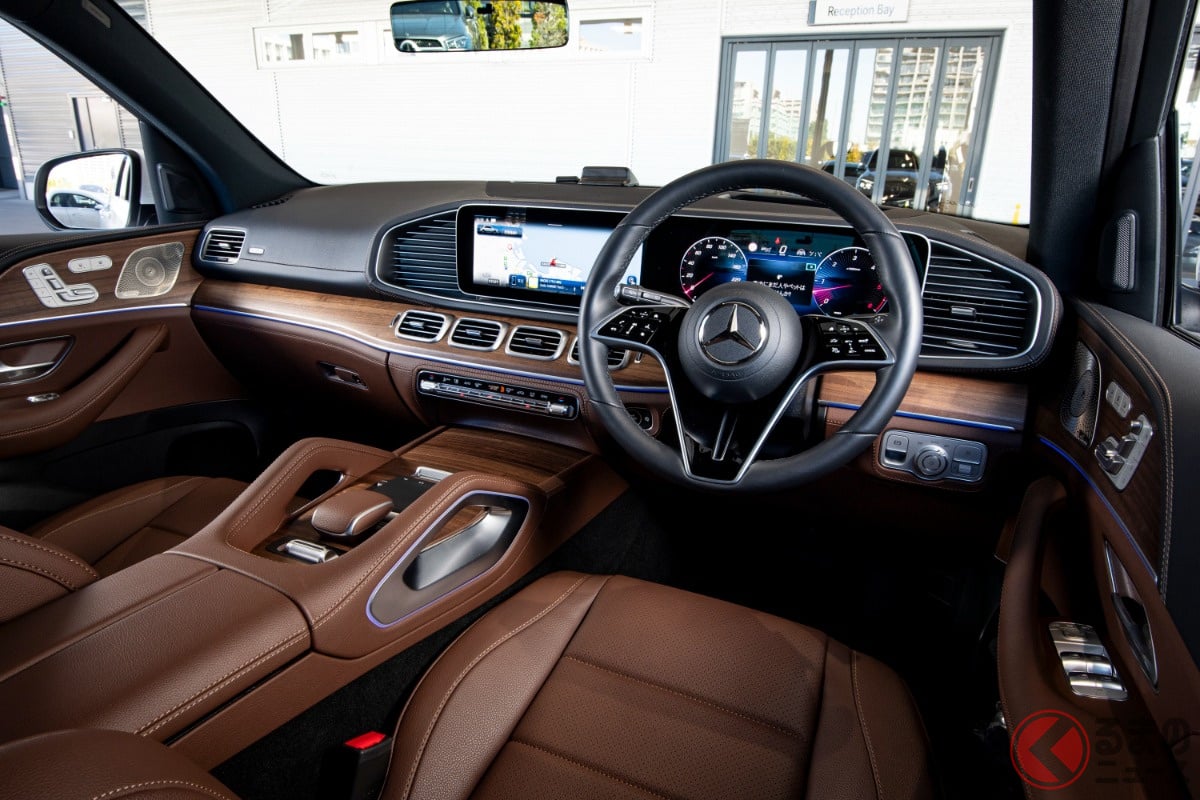 ウォールナットウッドトリムとARTICOシートを採用。AMGライン非装着でも上質感はしっかり確保されている(photo:Toshiki Kobayashi)