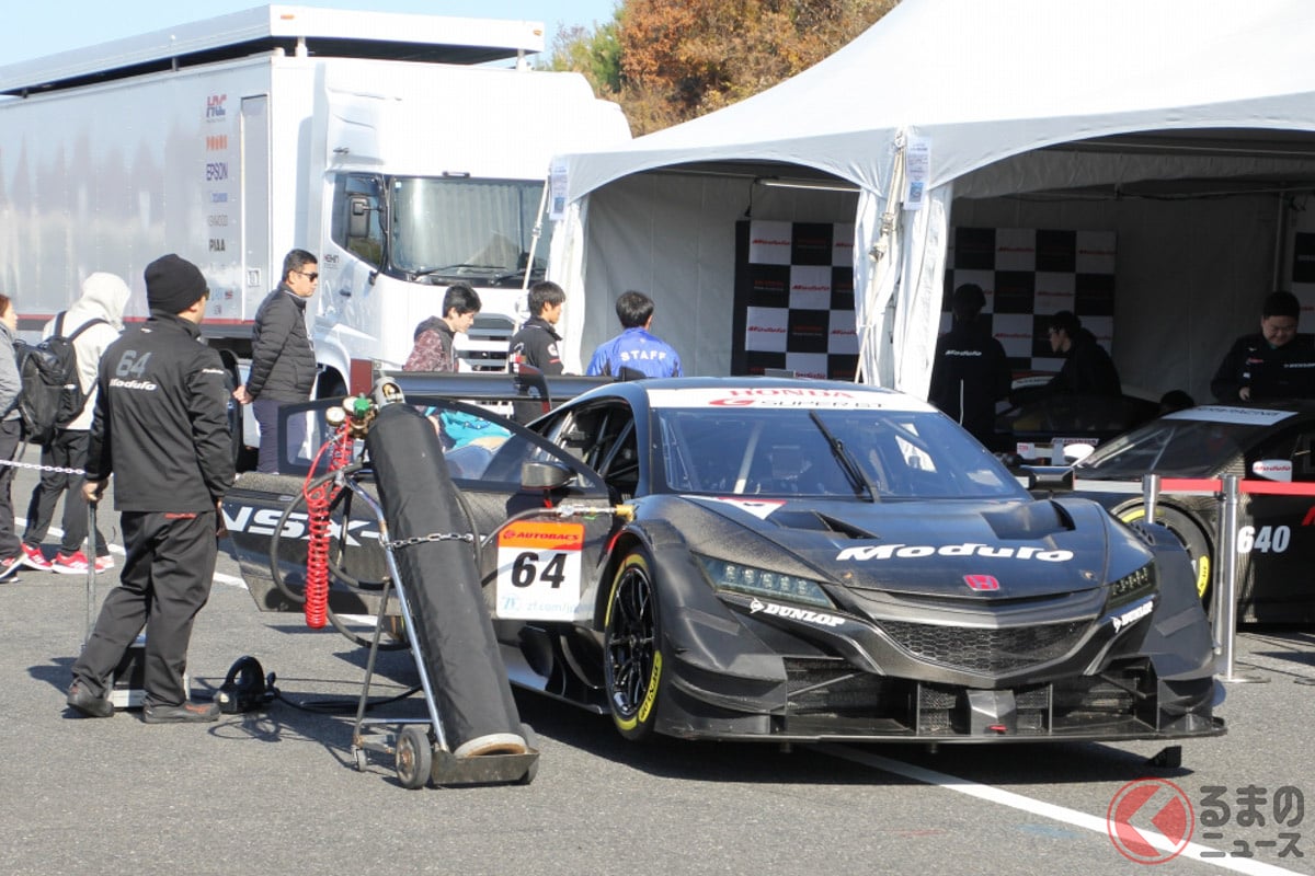 デモランも行ったModulo Nakajima Racingの64号車。このようにGTマシンを間近で見られるのは貴重な機会だ