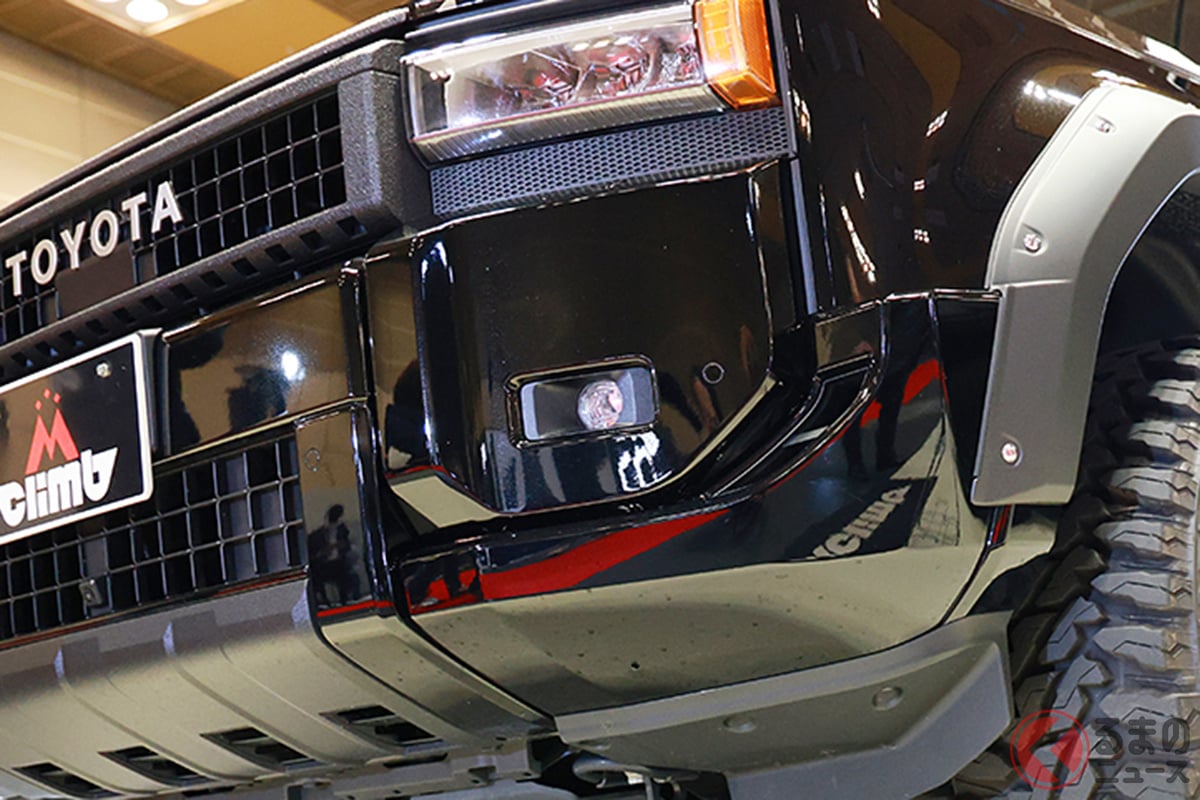 第13回大阪モーターショー Weedブースの様子(画像は「トヨタ ランドクルーザー250」)