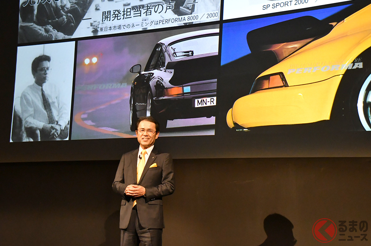 プレゼンテーションをおこなった住友ゴム工業の山本悟社長。「私とダンロップ」をテーマに、かつて「PERFORMA 8000/2000」の開発に携わった際のエピソードを語った