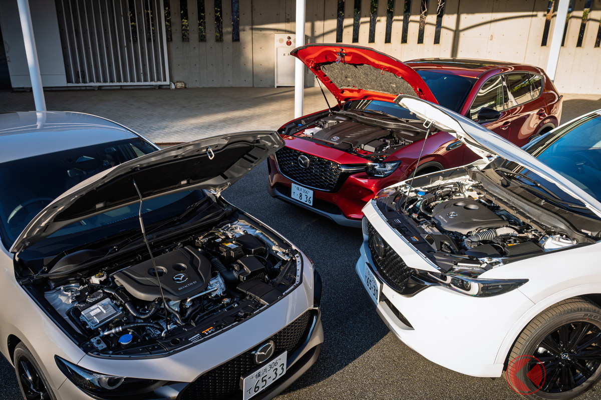 「MAZDA3」「CX-30」「CX-5」「CX-60」「CX-80」の5車種に展開されるクリーンディーゼルエンジン搭載の専用グレード「XD Drive Edition」。画像は「MAZDA3」(左)、「CX-60」(中央奥)、「CX-5」(右)