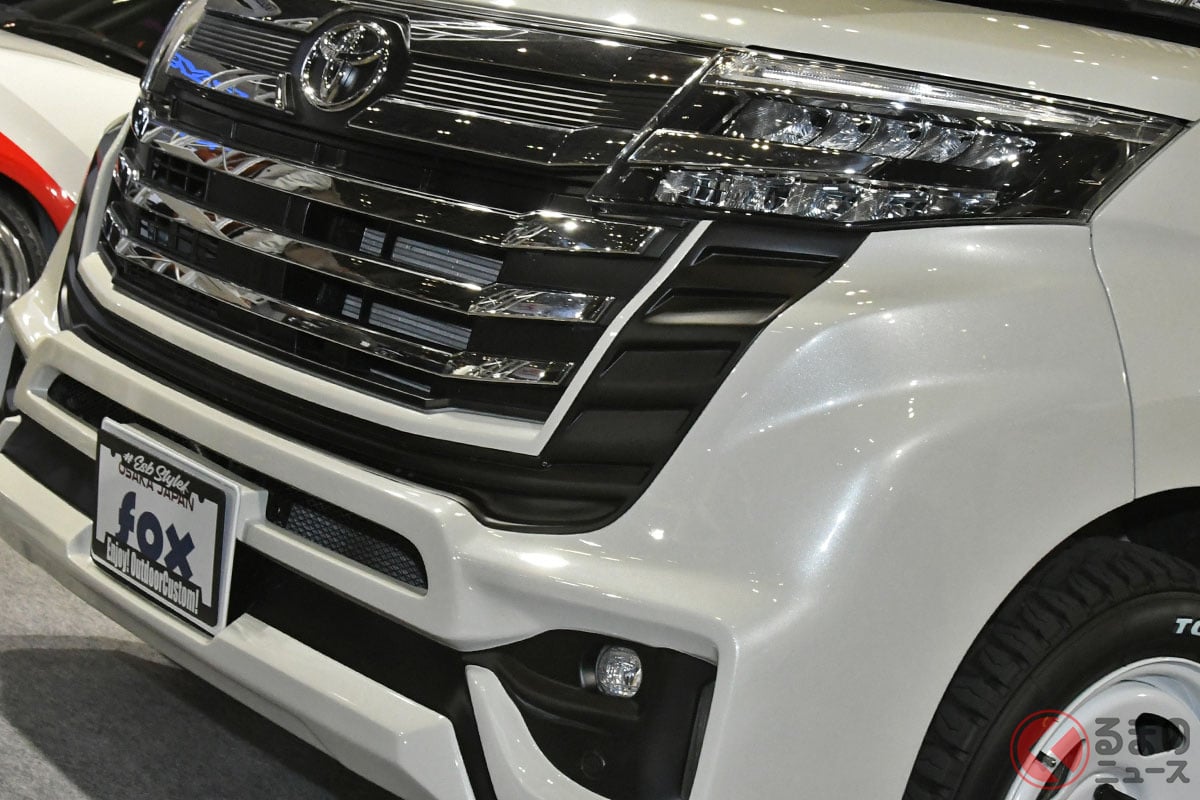 「ルーミー」をランクル顔にカスタムした「ランドクルーミー」