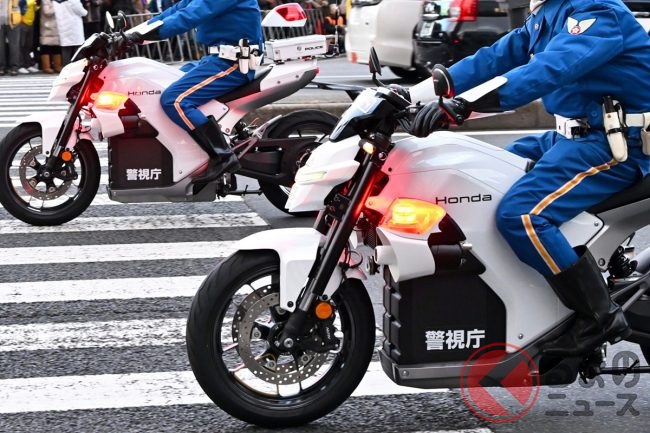 ホンダ「新型白バイ」公開！ 排気ガス出ず