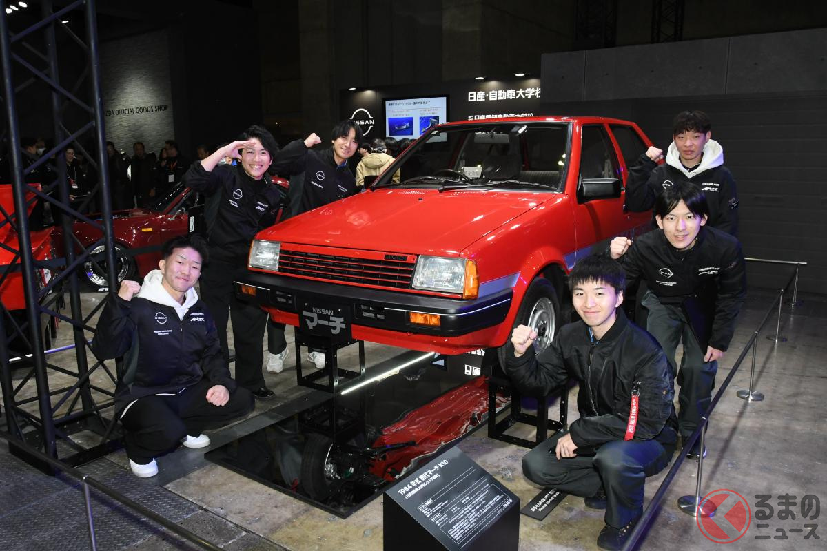 レストアを手掛けた日産自動車大学校の学生達